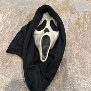 Ghostface EU Easter Unlimited Instant Quick Disguise Mask W/ Shroud Halloween